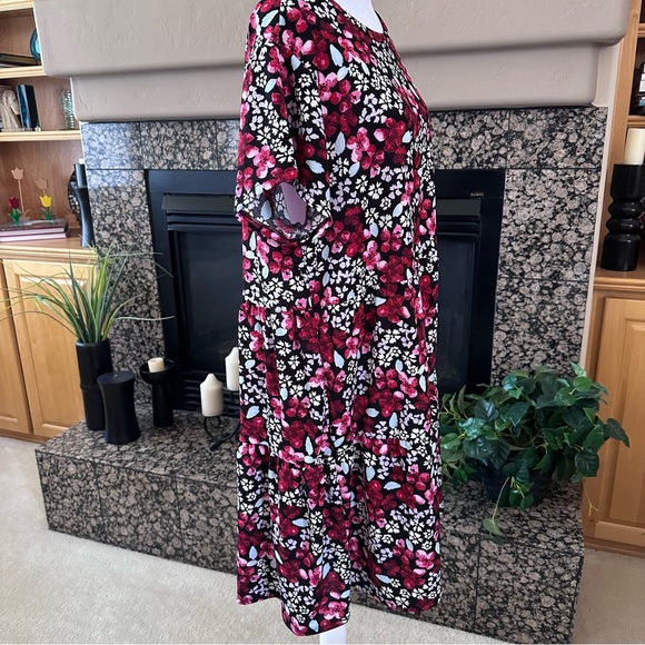LuLaRoe Ariel Three Tiered Floral Dress with Pockets oversized XL fits like 2XL - Picture 3 of 12